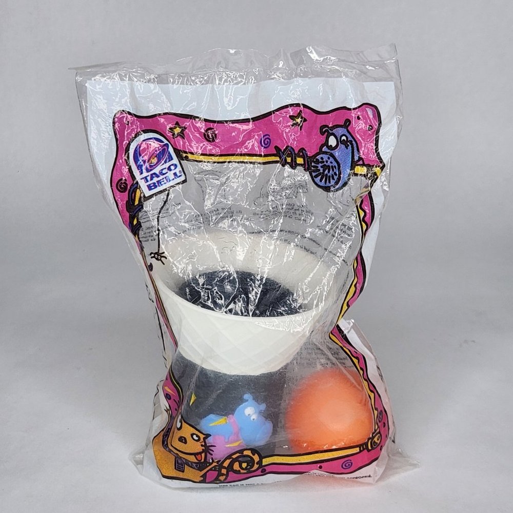 Taco Bell 1997 Nacho and Dog Pop and Catch Basketball Toy